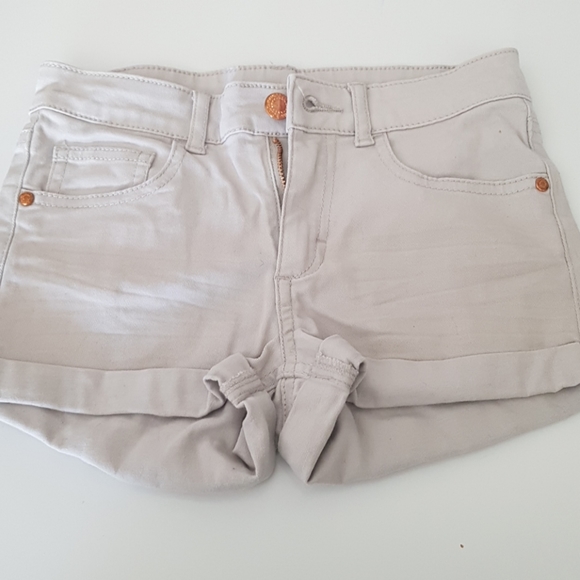 Shorts - Picture 2 of 3